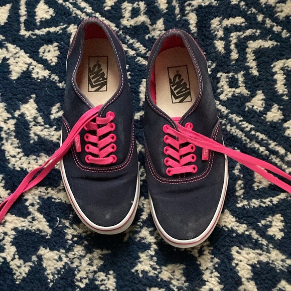 Vans - Picture 2 of 8